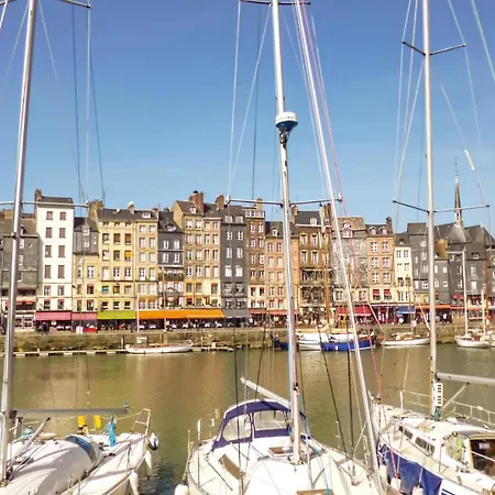 Semesterbostad Awesome In St Pierre En Auge With Wifi