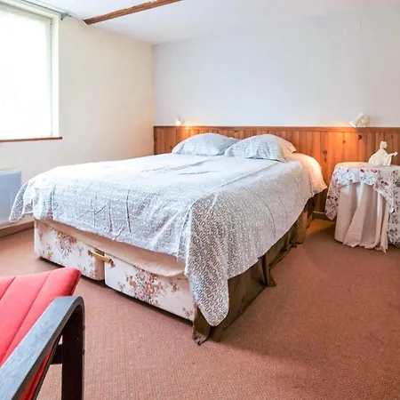 3 Bedroom Awesome In St Pierre En Auge Holiday home