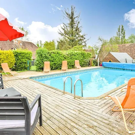 Awesome In St Pierre En Auge בית נופש