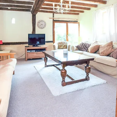 Holiday home 3 Bedroom Awesome In St Pierre En Auge